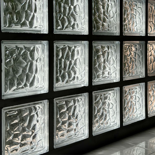 brique de verre écaille pour le chantier chapeau rouge de Paris