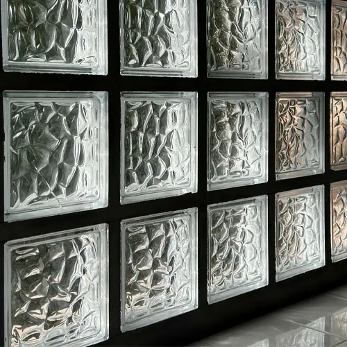 brique de verre écaille pour le chantier chapeau rouge de Paris