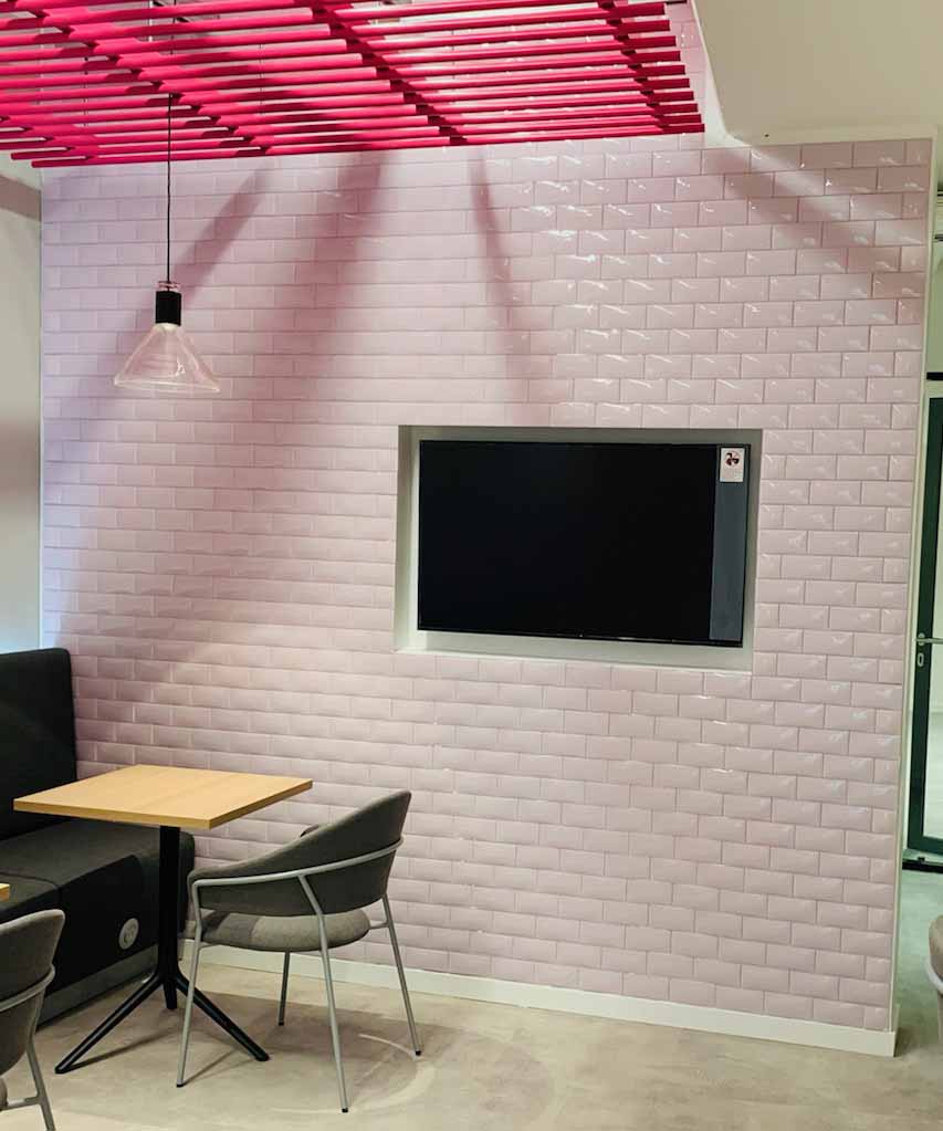 Mur en carreau Métro rose en verre