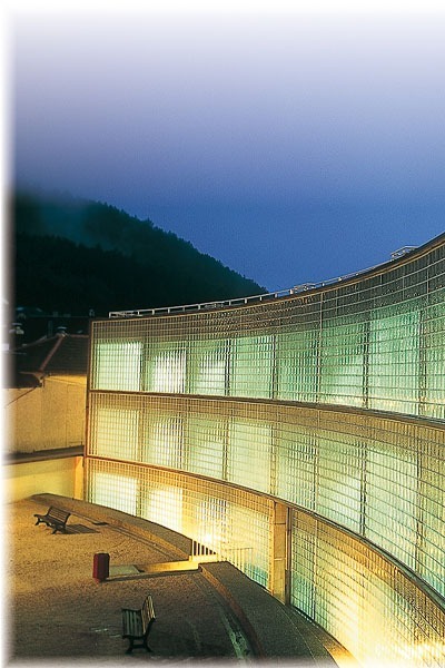 parking remiremont briques de verre