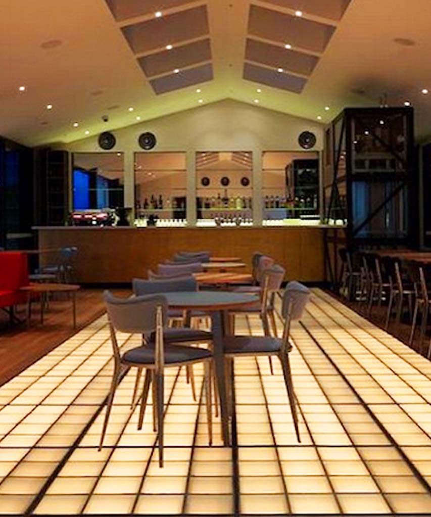 salle de restaurant en pavé de verre